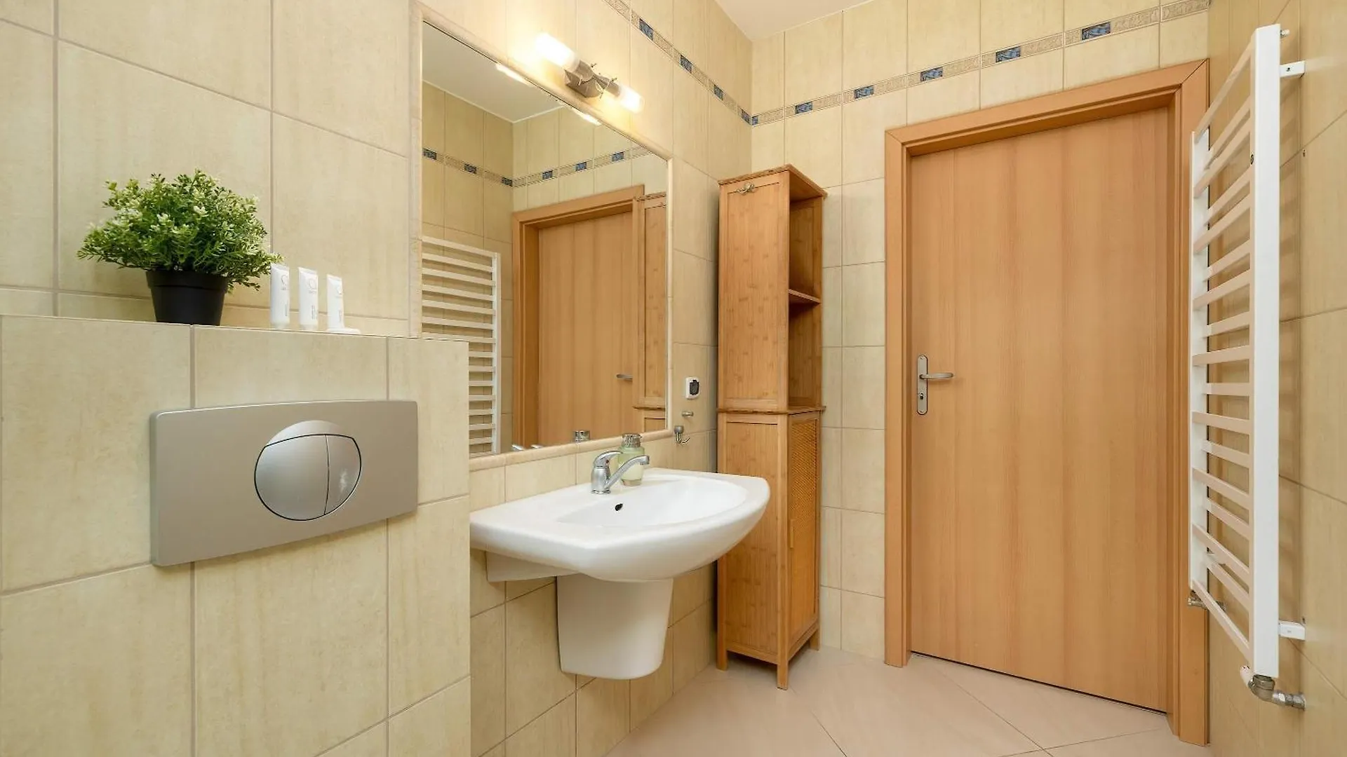 Spacerowa Cozy Apartments With Balcony In Kolobrzeg By Noclegi Renters
