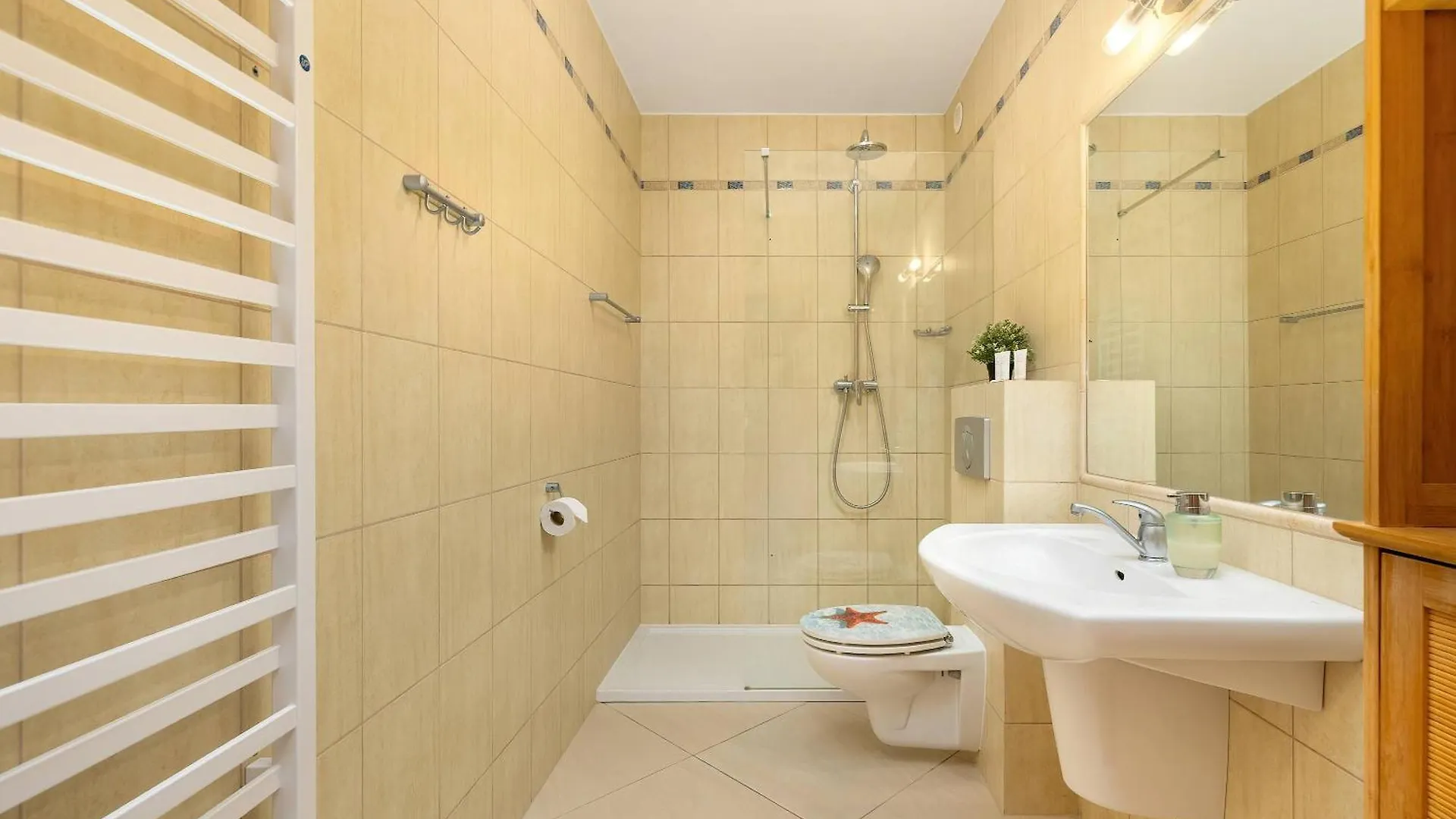 Spacerowa Cozy Apartments With Balcony In Kolobrzeg By Noclegi Renters